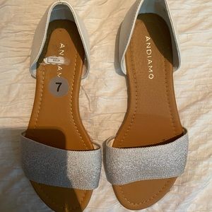 Andiamo Womens silver & white flats size 7